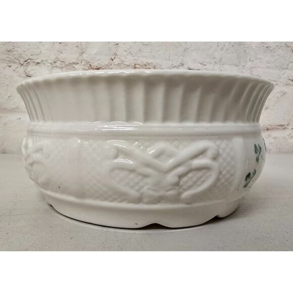 8" Belleek Ireland Ceramic Bowl Shamrock Motif & Celtic Knot Design - Picture 2 of 6